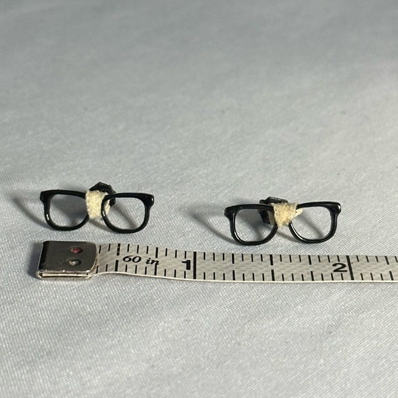 Tiny nerd eyeglasses earrings - Picture 3 of 4
